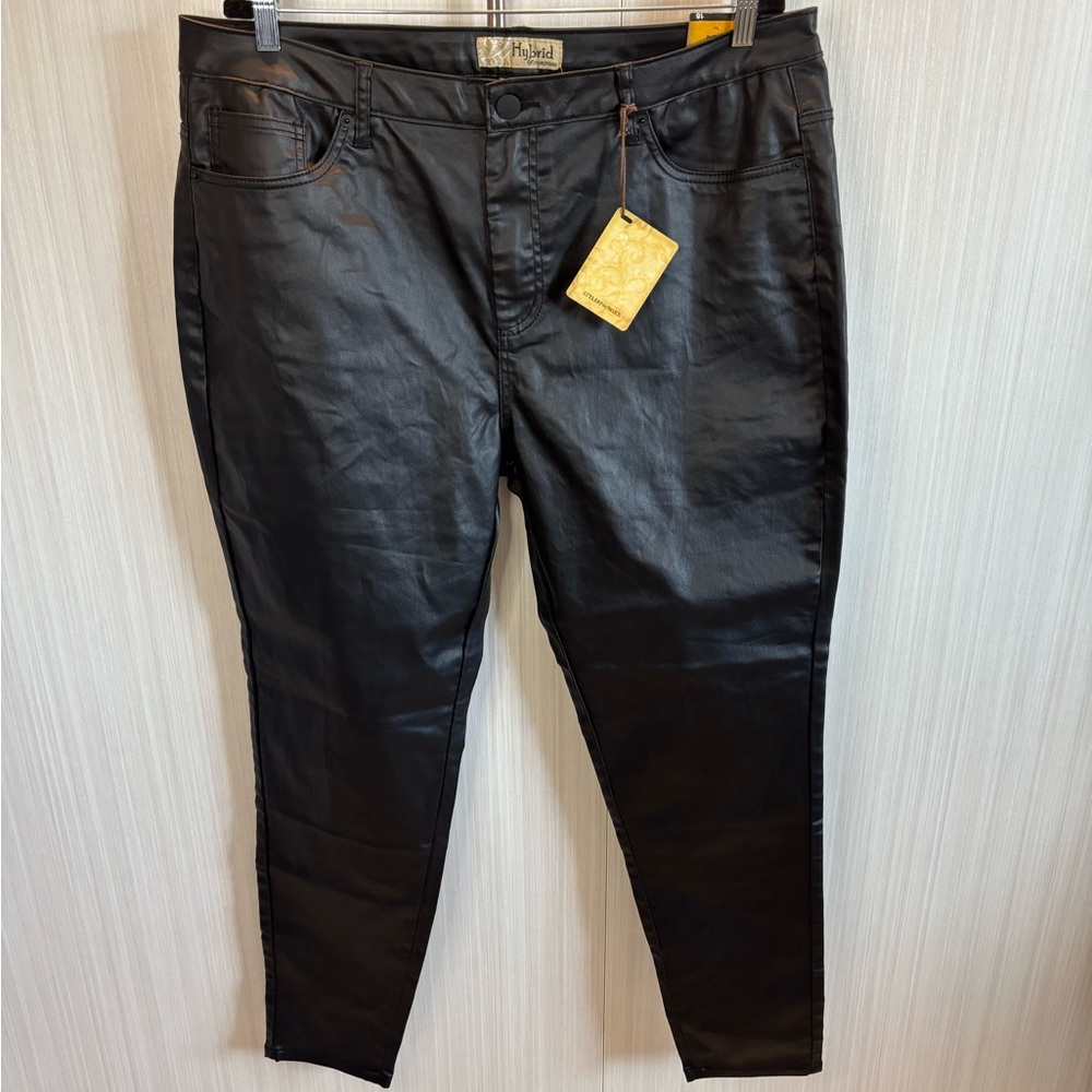 Hybrid & Company Black Skinny Pleather type Jeans with Stretch Size 18
